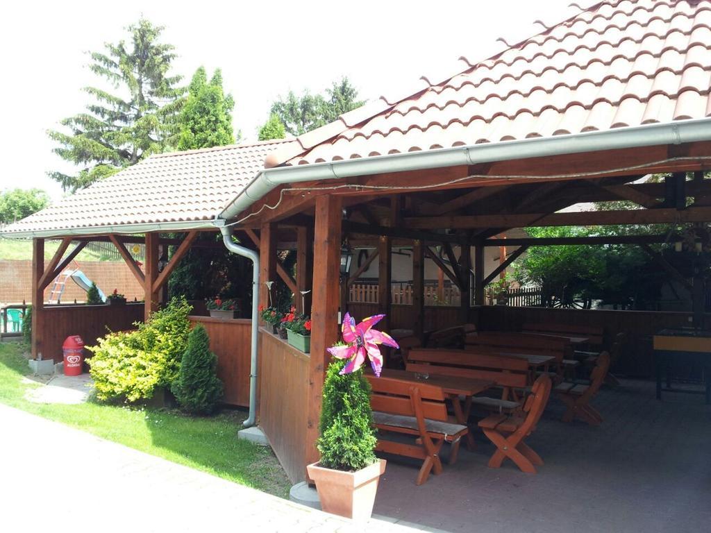 Guesthouse Zuzana Spacince Eksteriør bilde