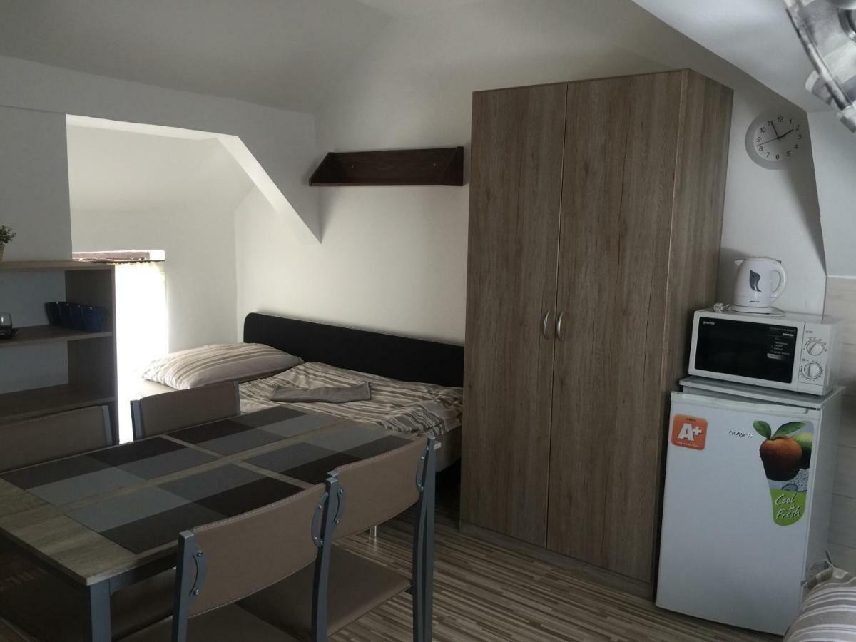 Guesthouse Zuzana Spacince Eksteriør bilde